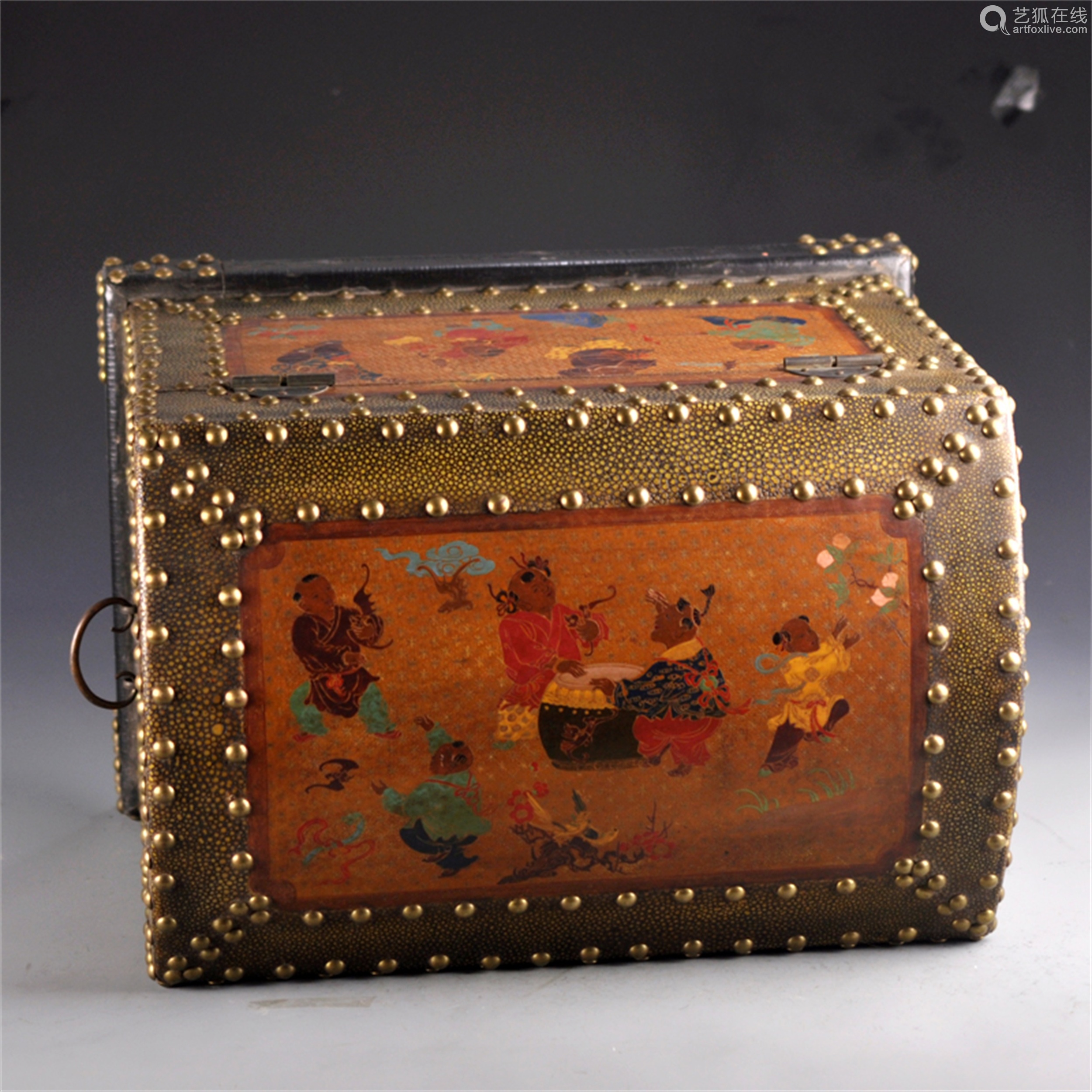 a delicate chinese treasure box