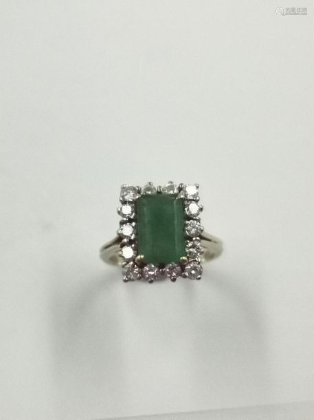 surmounted,surmount ring in 18k white gold surmounted by an emerald cu