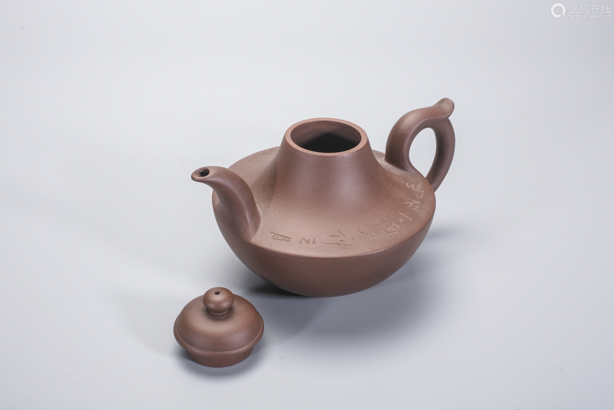 清任缶硕款诗文紫砂壶
