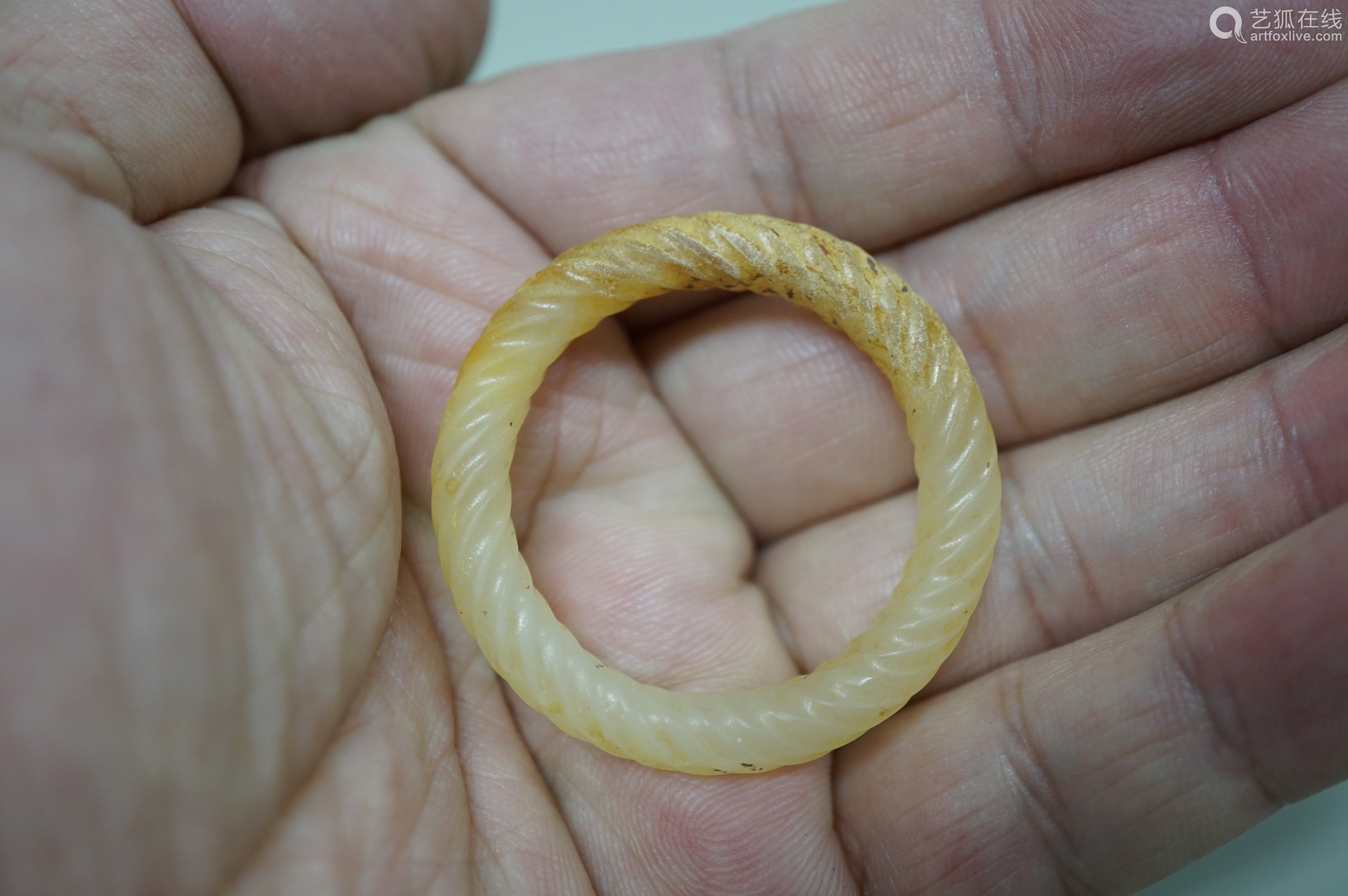 战国 绞丝纹玉环