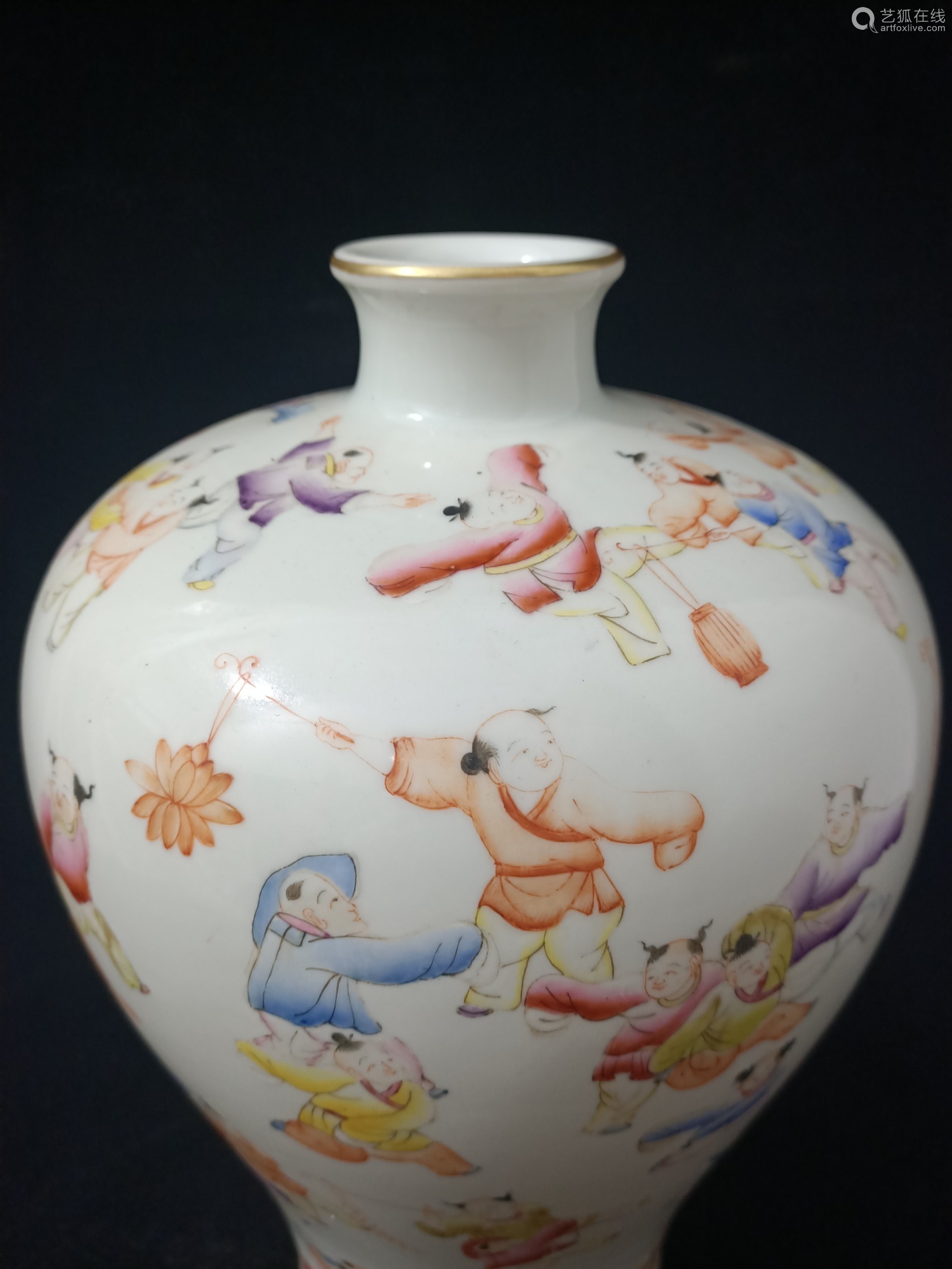 清雍正粉彩婴戏图梅瓶 a chinese famille rose painted porcelain