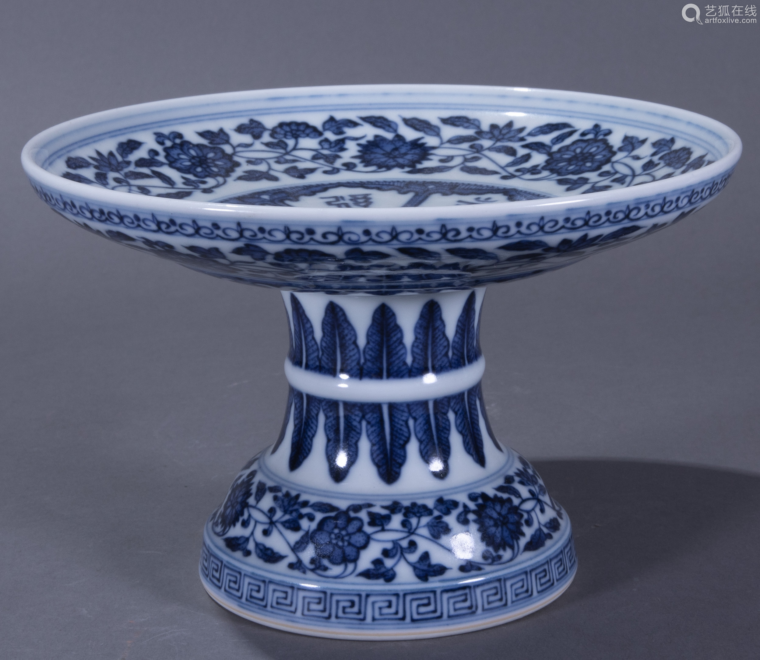 ancient chinese blue and white porcelain compote中国古代青花瓷