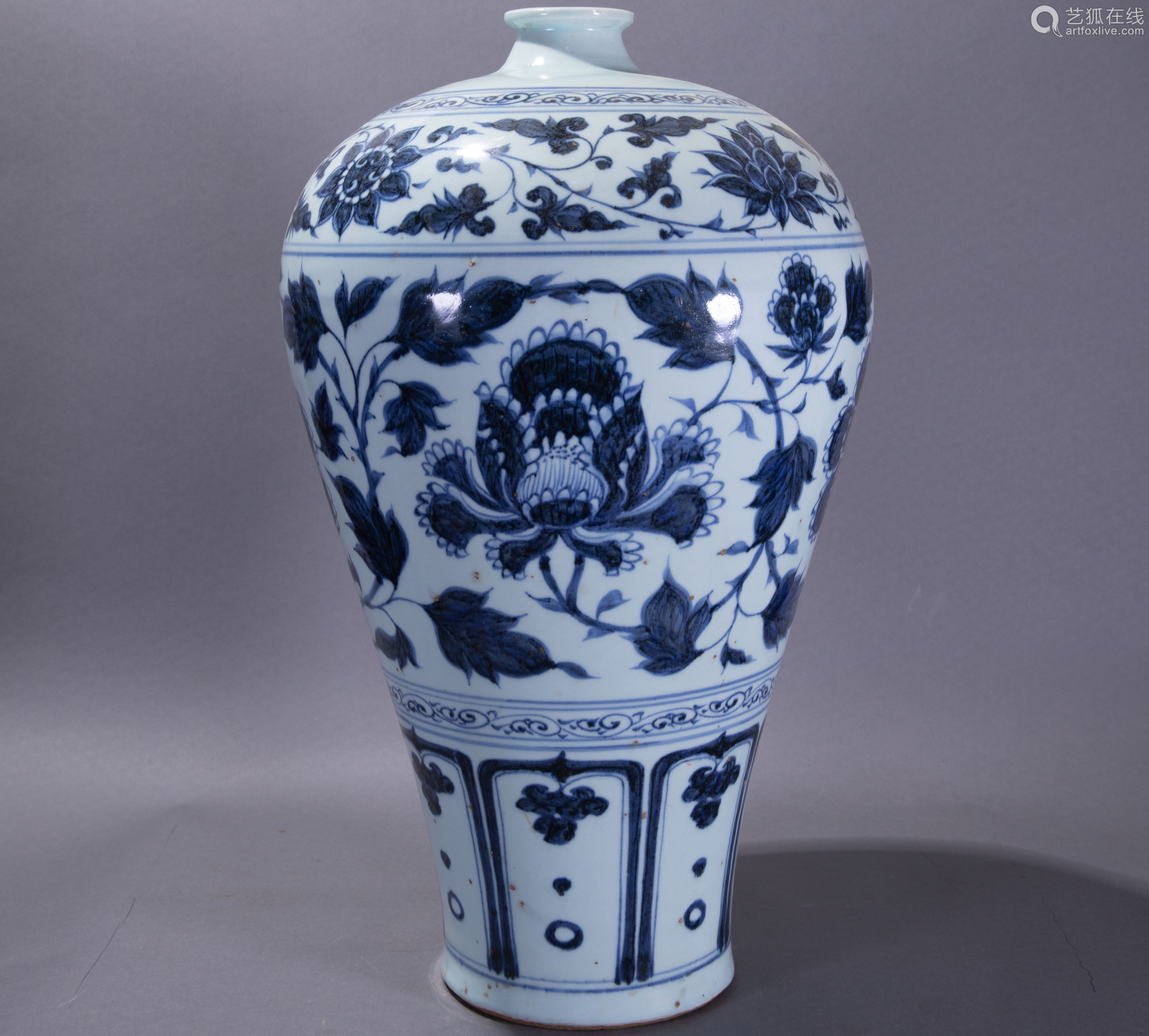 ancient chinese blue and white porcelain plum bottle中国古代青花