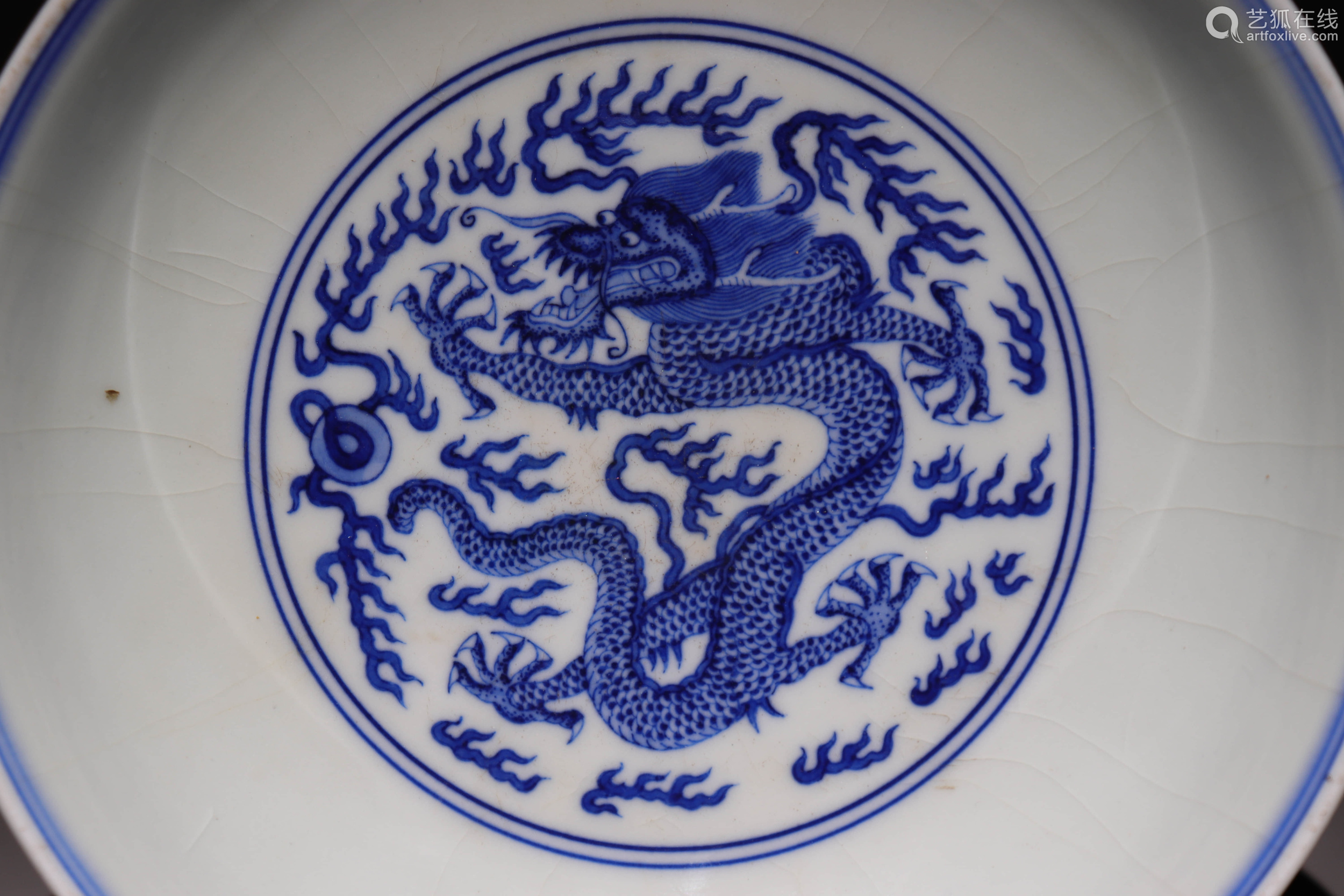 青花龙纹盘一块 blue and white dragon pattern plate