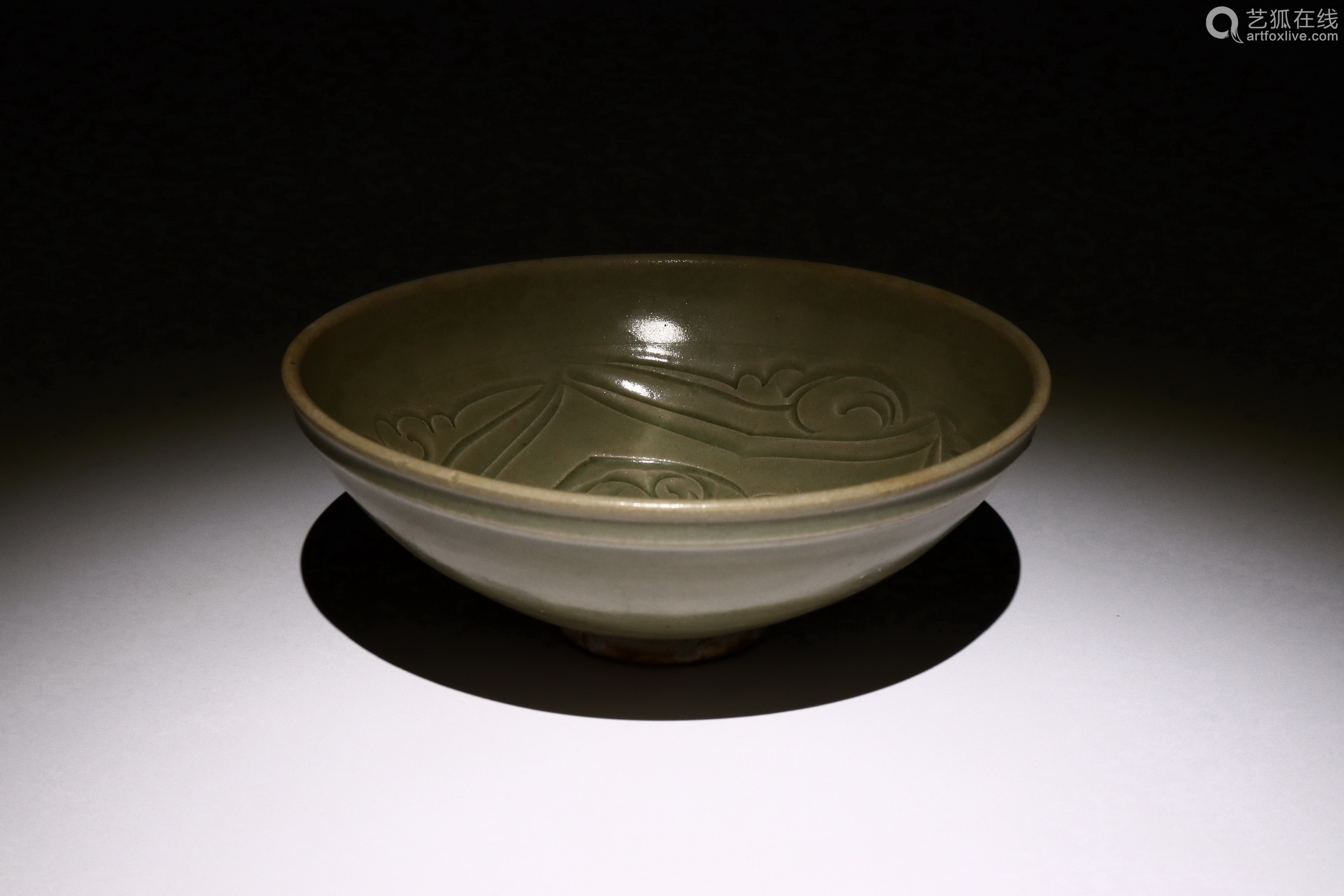 金代耀州窑刻莲花青瓷碗