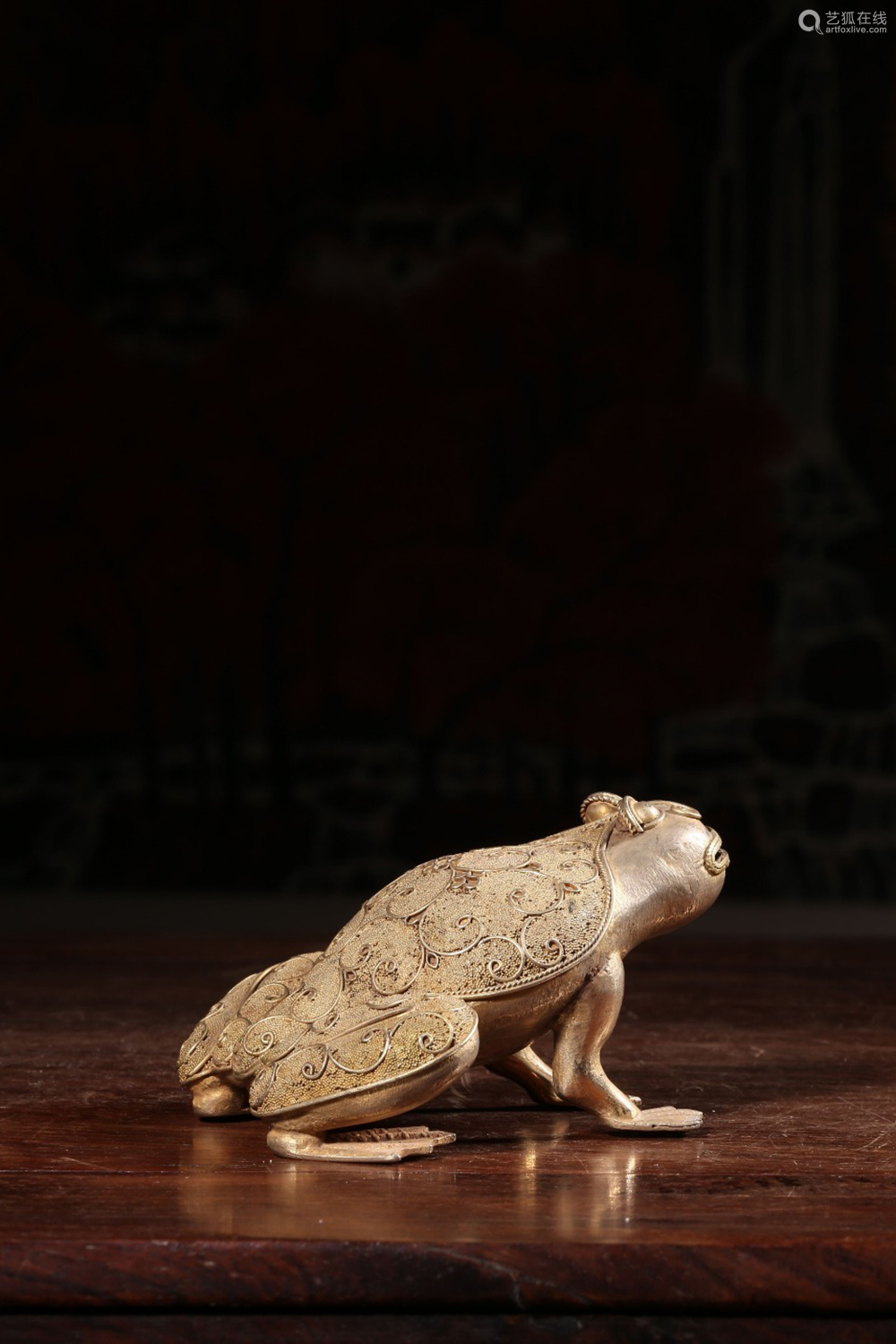 silver filigree and carved "golden toad" figure