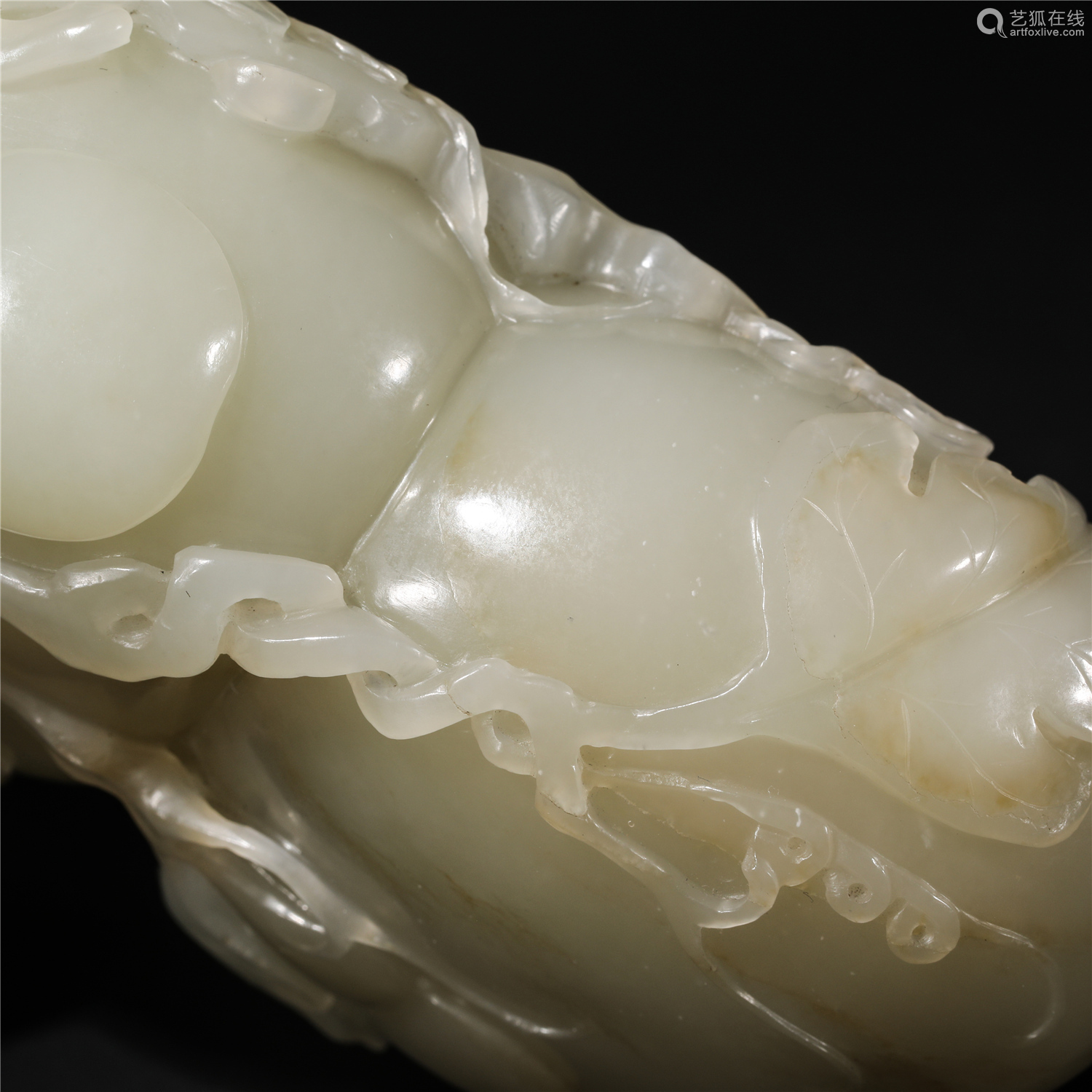 whitejadecarvedgourdshapedwaterpan