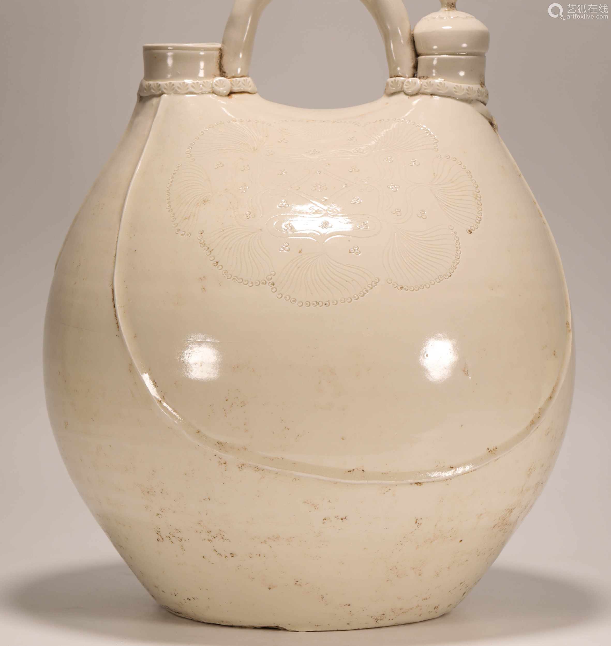 white kiln watering vase from liao辽代白瓷皮囊壶