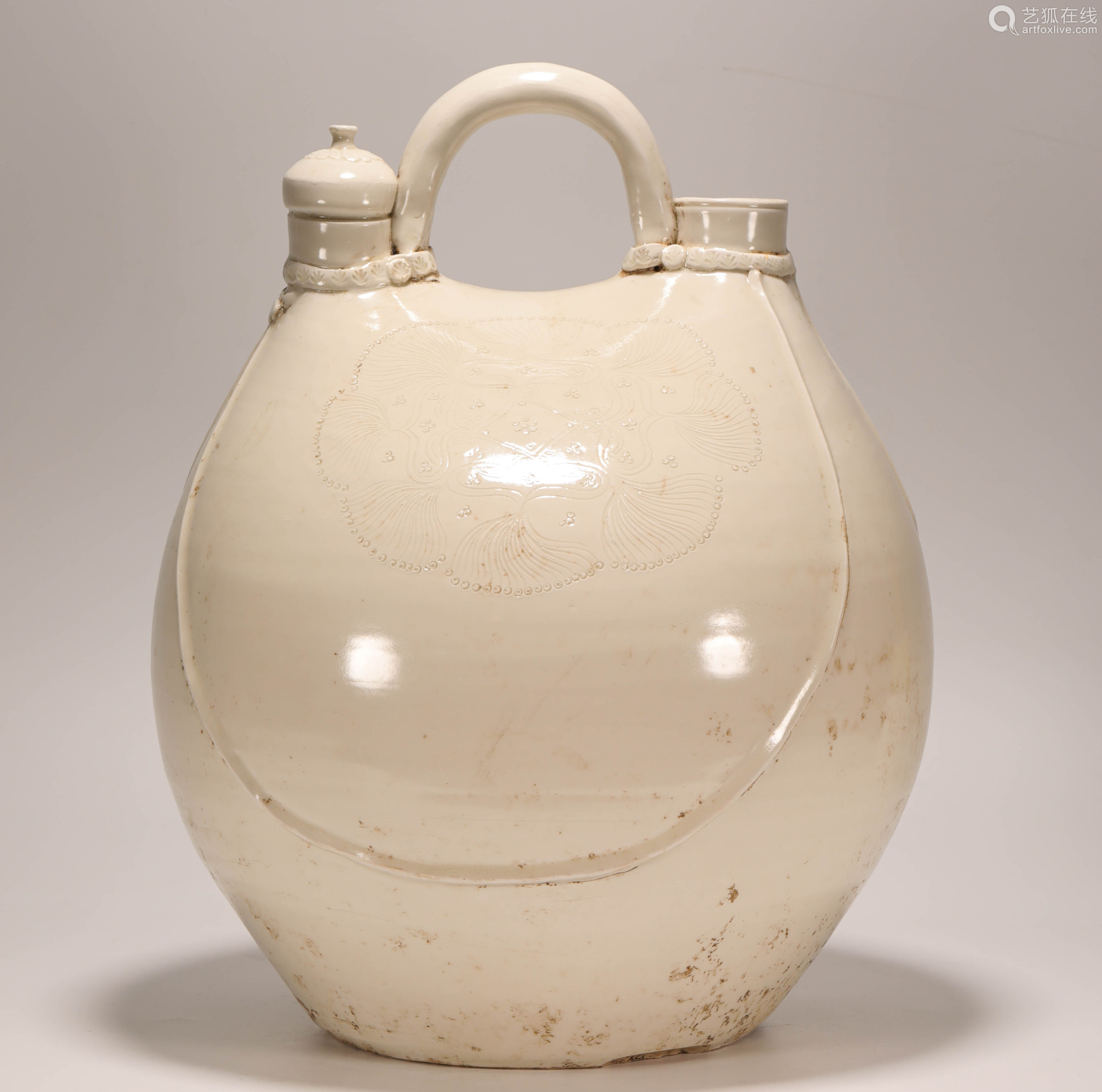 white kiln watering vase from liao辽代白瓷皮囊壶