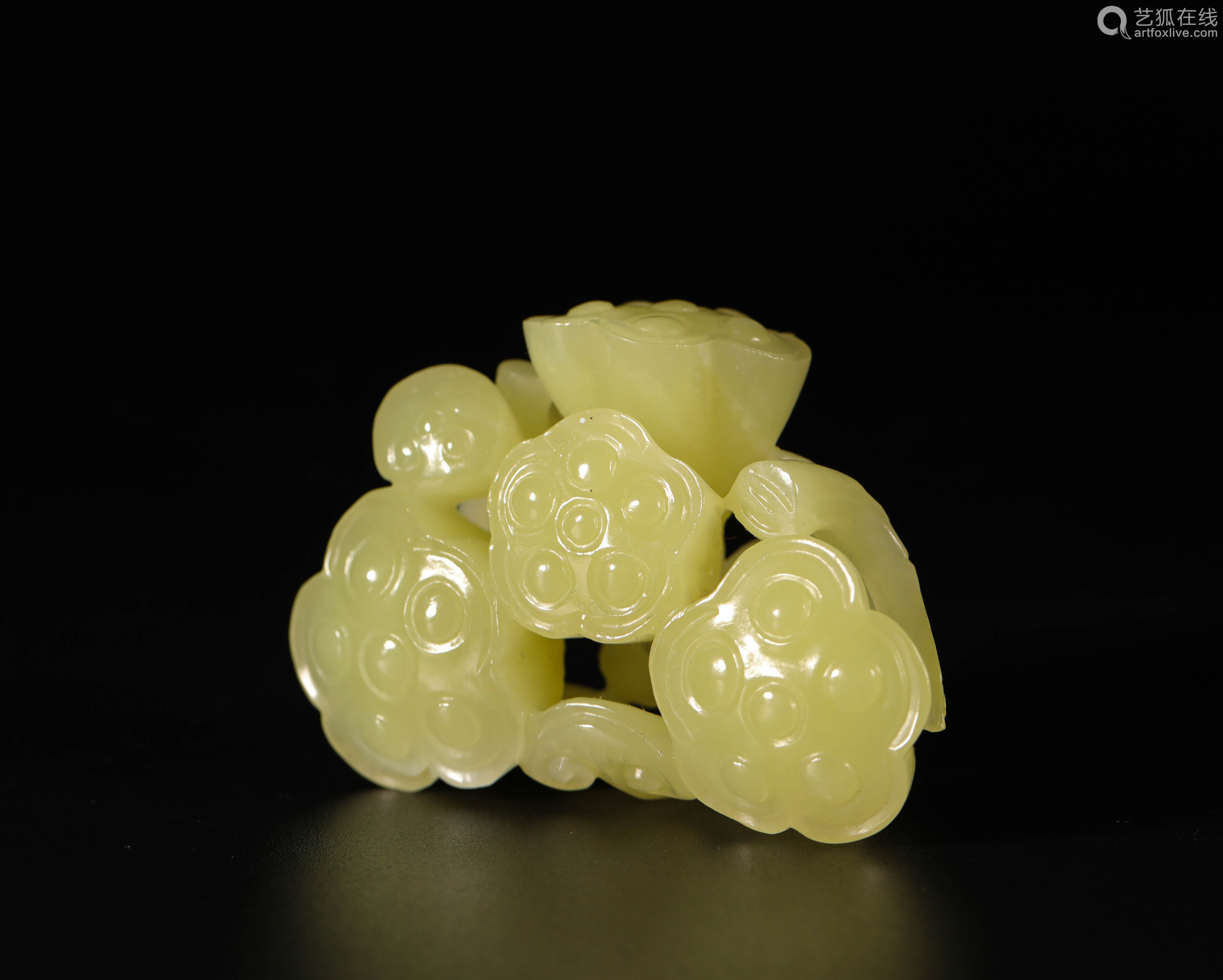 yellow hetian jade hanging ornament from qing清代和田黄玉莲蓬