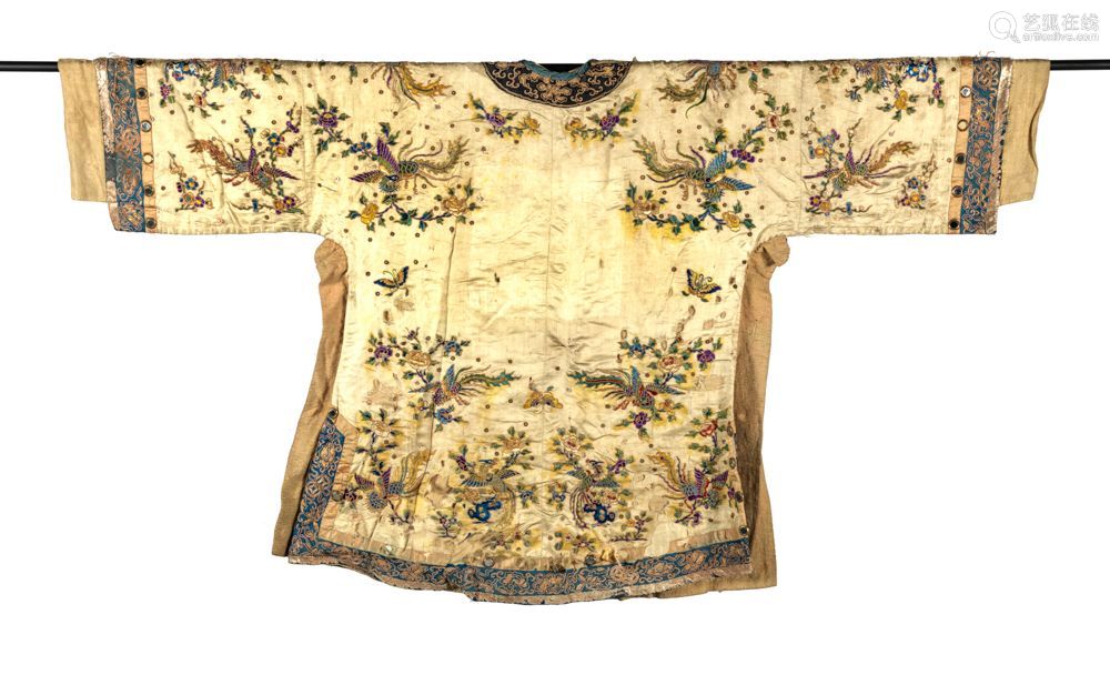 织绣丝绸衣服 中国,20世纪初 龙,云,鹤,石上的纹饰,有波浪纹和丽水纹