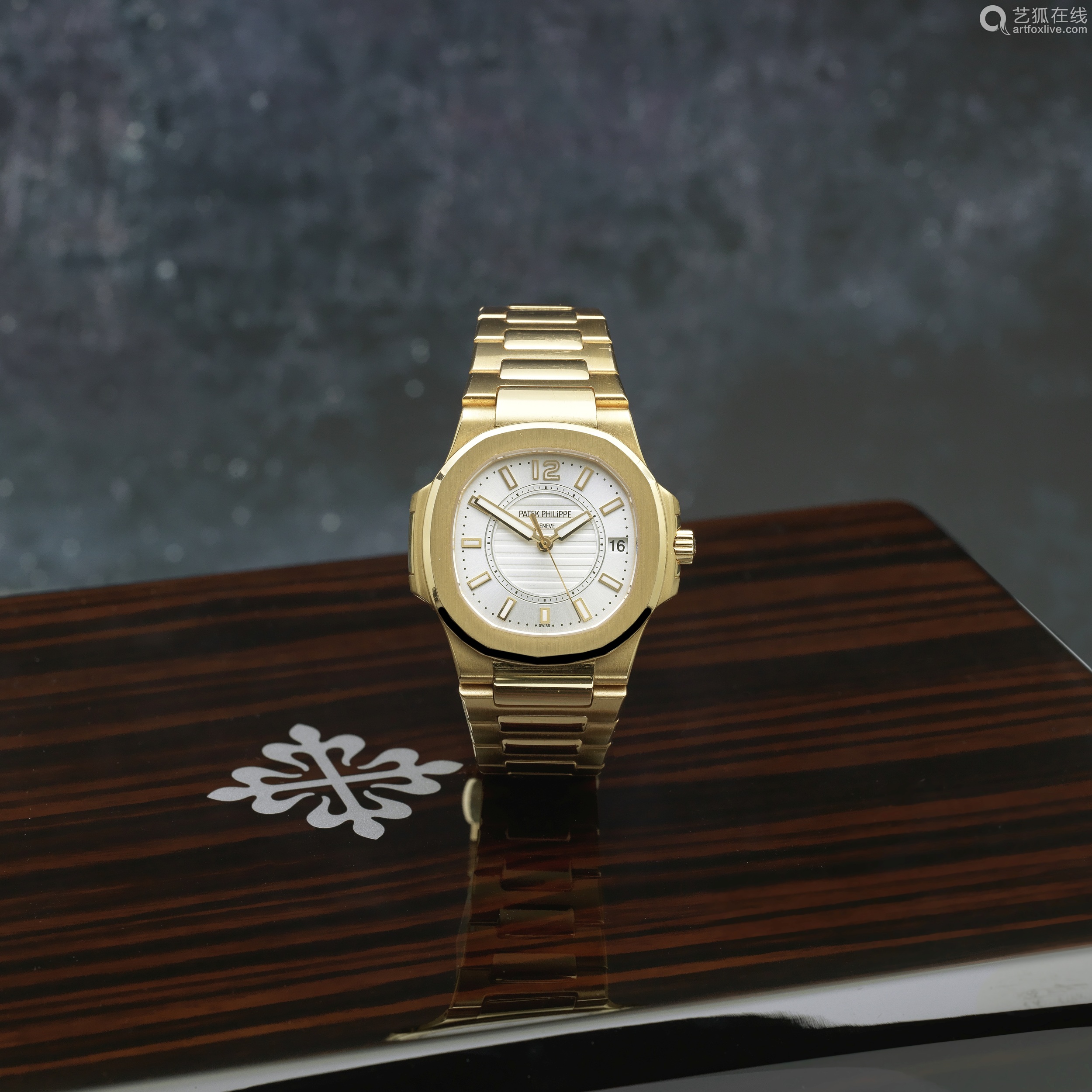 patekphilippeafine18krosegoldmidsizequartzcalenda