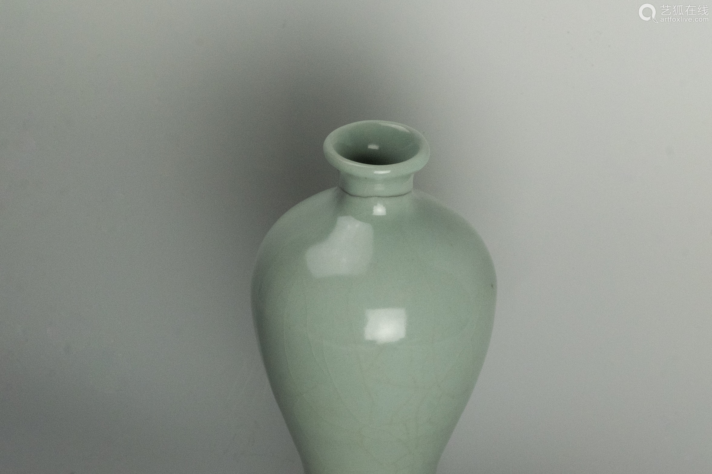 ming dynasty guan kiln plain glaze bottle vase