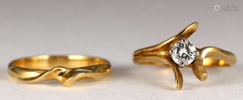 Diamond and 14k yellow gold wedding ring set