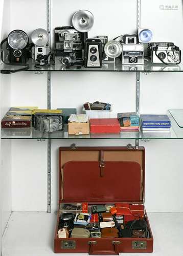 Two shelves of vintage camera equiment, including (4)