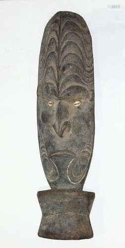 Papau New Guniea decorative mask, in the manner of Mwal