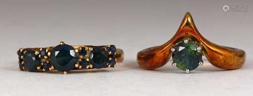 (Lot 2) Sapphire and yellow gold rings