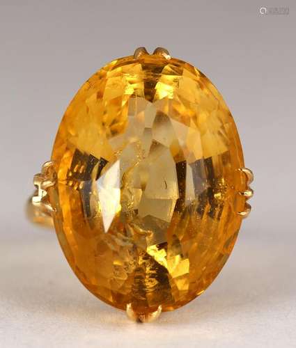 Citrine and 18k yellow gold ring