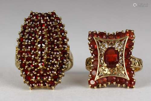 (Lot of 2) Garnet, 14k gold and silver-gilt rings