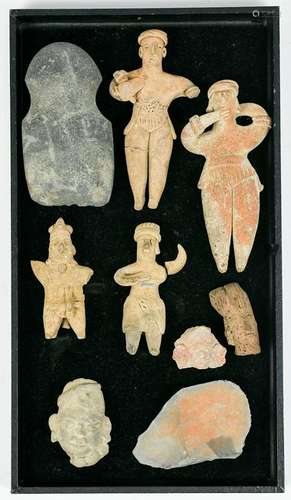 (lot of 8) Pre-Columbian ceramic and stone group, with