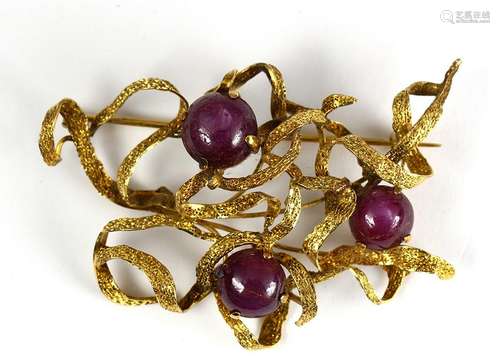 Ruby and 10k yellow gold brooch