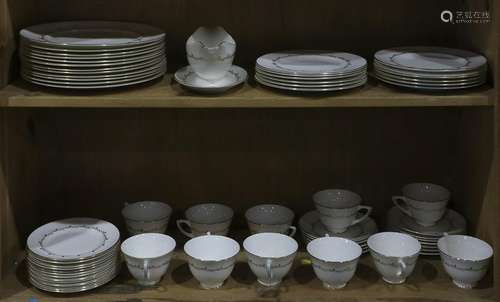 (lot of 59) Royal Doulton table service in the 