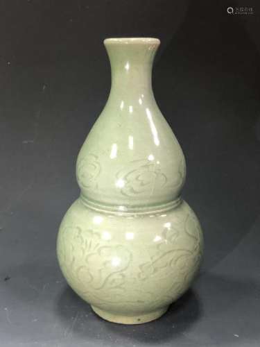 Celadon Glazed Double Gourd Porcelain Vase