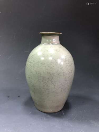 YinQing Porcelain Vase