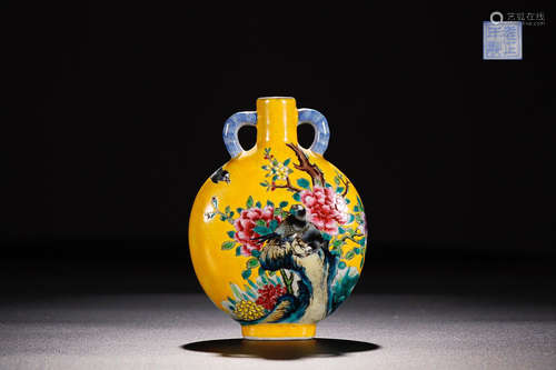 YONGZHENG MARK YELLOW GLAZE VASE