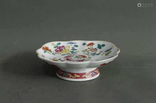 A Chinese Famille-Rose Porcelain Plate