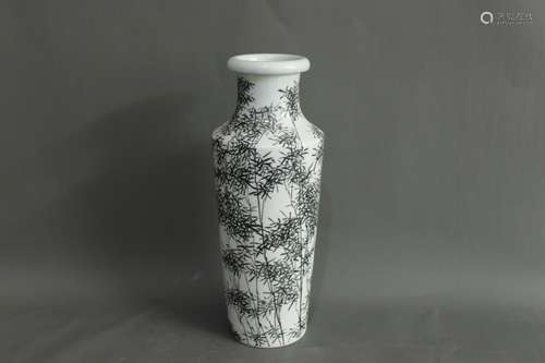 A Chinese Famille-Rose Porcelain Vase