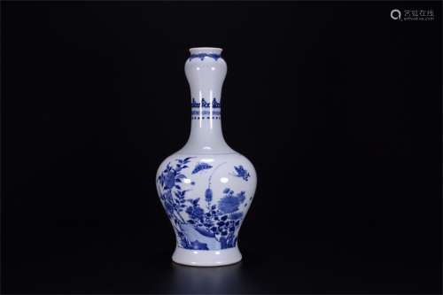 A Chinese Blue and White Porcelain Vase