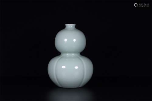A Chinese Celadon Porcelain Double Gourd Vase