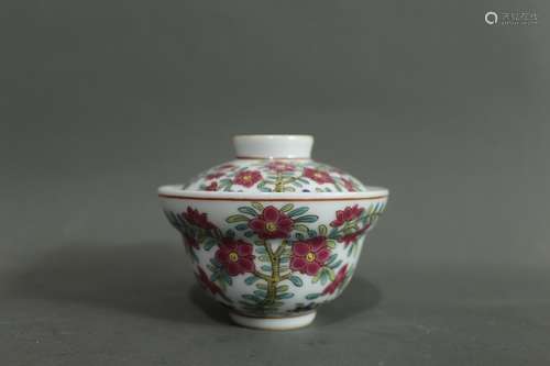 A Chinese Famille-Rose Porcelain Cup with Cover