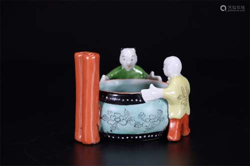 A Chinese Famille-Rose Porcelain Brush Washer