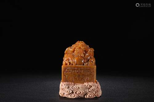 A Chinese Carved Tianhuang Seal