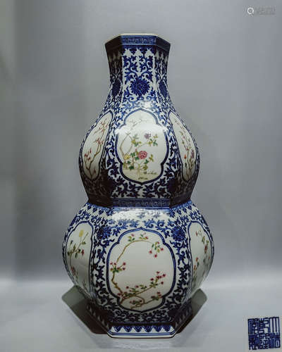 A Chinese Blue and White Porcelain Double Gourd Vase