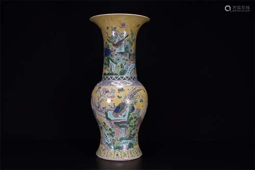 A Chinese Wu-Cai Porcelain Vase