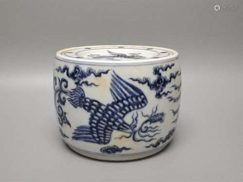 A Chinese Blue and White Porcelain Can with Cover