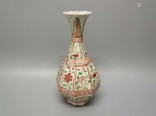 A Chinese Red and Green Porcelain Vase