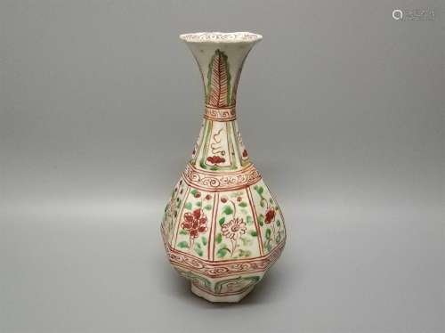 A Chinese Red and Green Porcelain Vase