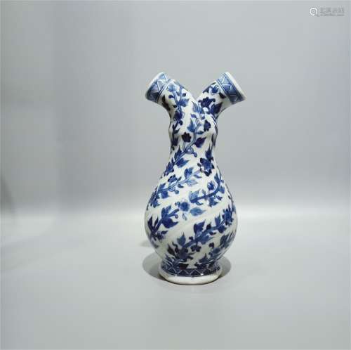 A Chinese Blue and White Porcelain Vase