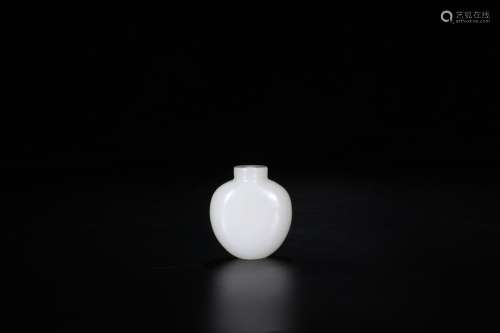 A Chinese Carved Jade Snuff Bottle