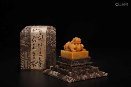 A Chinese Carved Tianhuang Seal