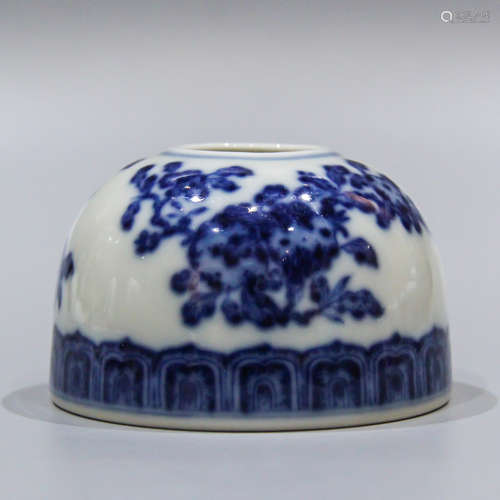 A Chinese Blue and White Porcelain Water Pot