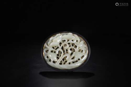 A Chinese Carved Jade Pendant with Zitan Inlaid