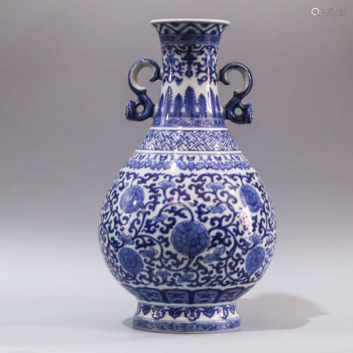 A Chinese Blue and White Porcelain Vase