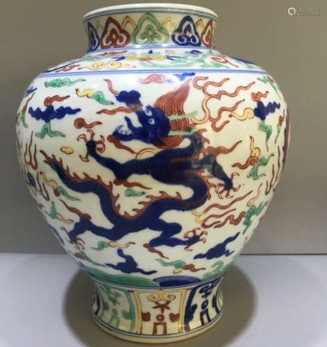 A Chinese Wu-Cai Porcelain Jar