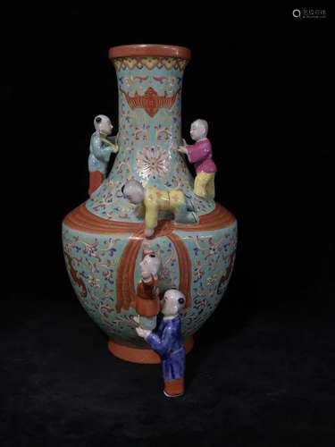 A Chinese Famille-Rose Porcelain Vase