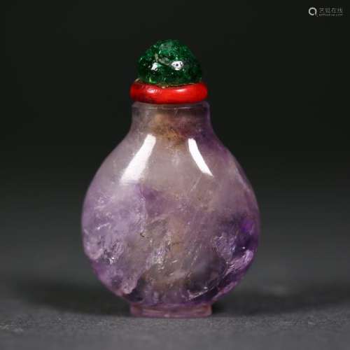 A Chinese Carved Amethyst Snuff Bottle